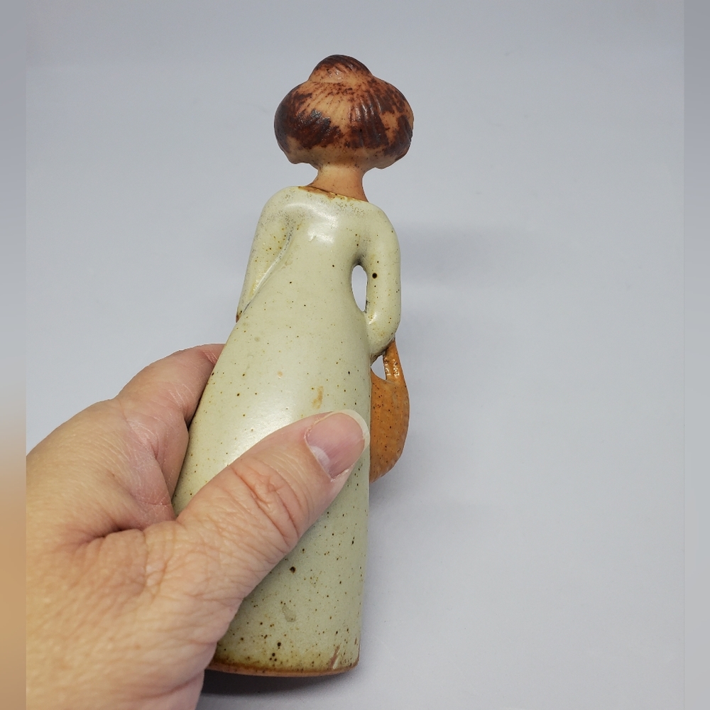 Vintage Stoneware Girl With Flower Basket - Made in Japan - Picture 7 of 10